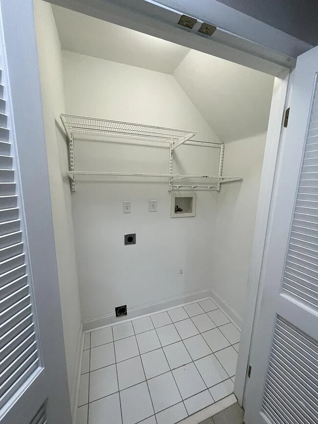 Building Photo - 2706 Eaton Pl