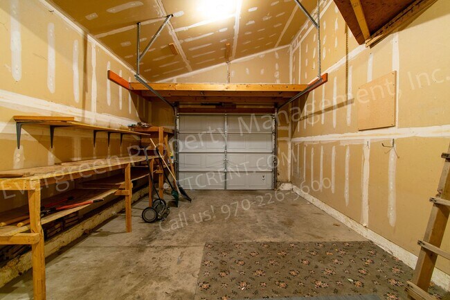 Building Photo - 704 Ponderosa Dr