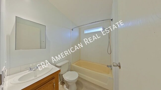 Building Photo - 189 Benjamin St