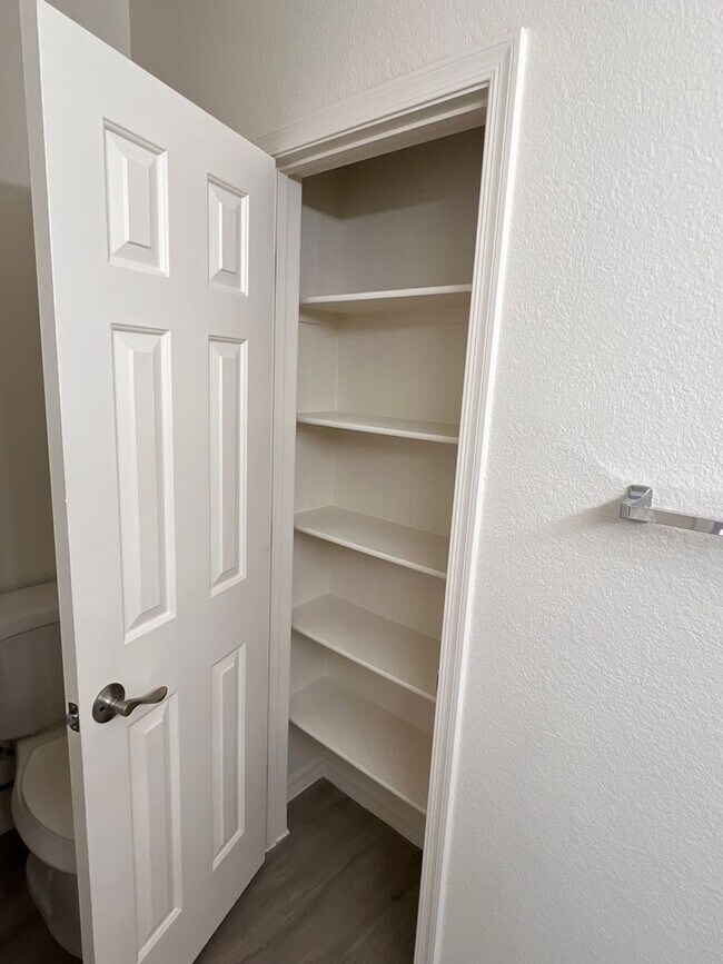 Building Photo - Summerlin Condo - Gated - Community Pool 1 Car Garage - 500 Off First Months Rent