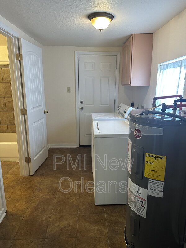 Building Photo - 2328 Mandeville St