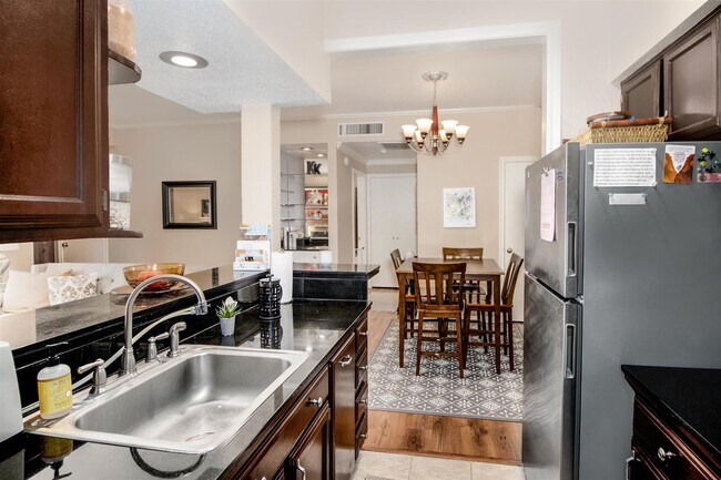 Building Photo - 728 Bering Dr
