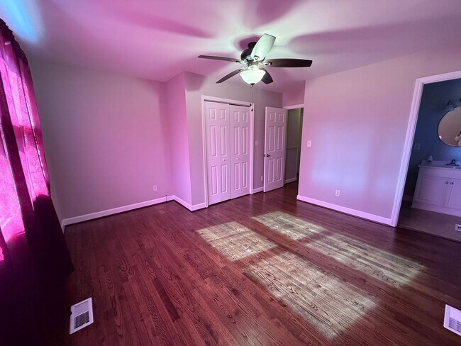 Building Photo - 3 bedroom, 2 bath House