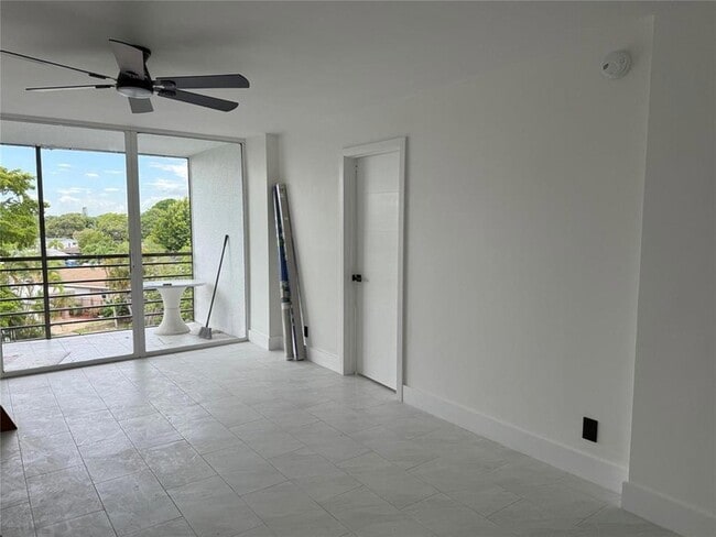 Building Photo - 112 Royal Pk Dr