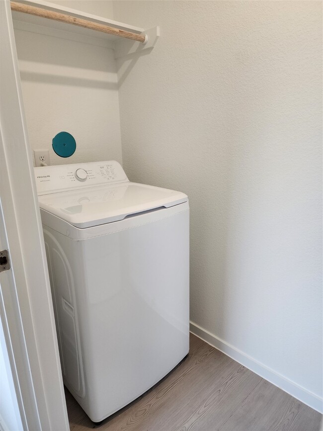 Building Photo - 21610 Cottonwood Mdws Trl