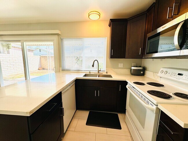 Building Photo - Cerritos, home