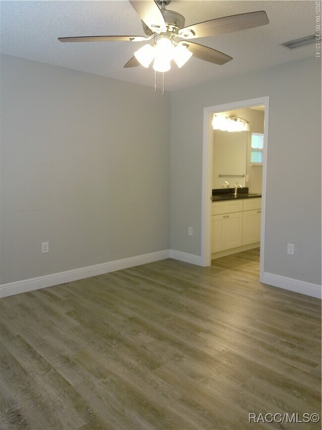 Building Photo - 9252 N Agatha Dr