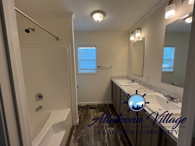 Building Photo - MOVE IN SPECIAL 3BR/2Bth offering Private Lake Access, Open Floor Plan, Pet Friendly