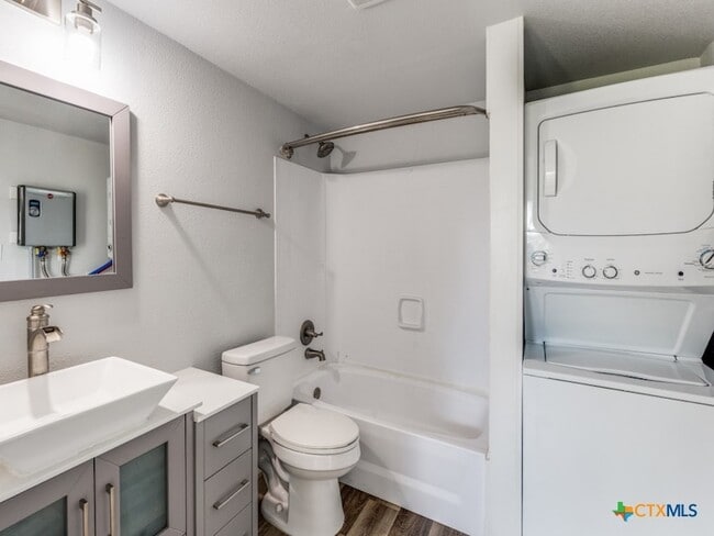 Building Photo - 238 Ledgeview Dr