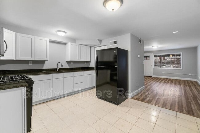 Building Photo - 2034 Kelmore Rd