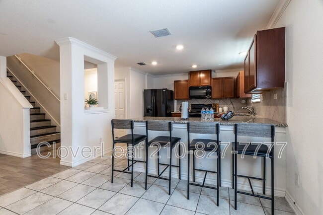 Building Photo - 10406 Labrado Dr