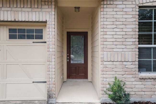 Building Photo - Charming Home in Gated Community with Great Amenities