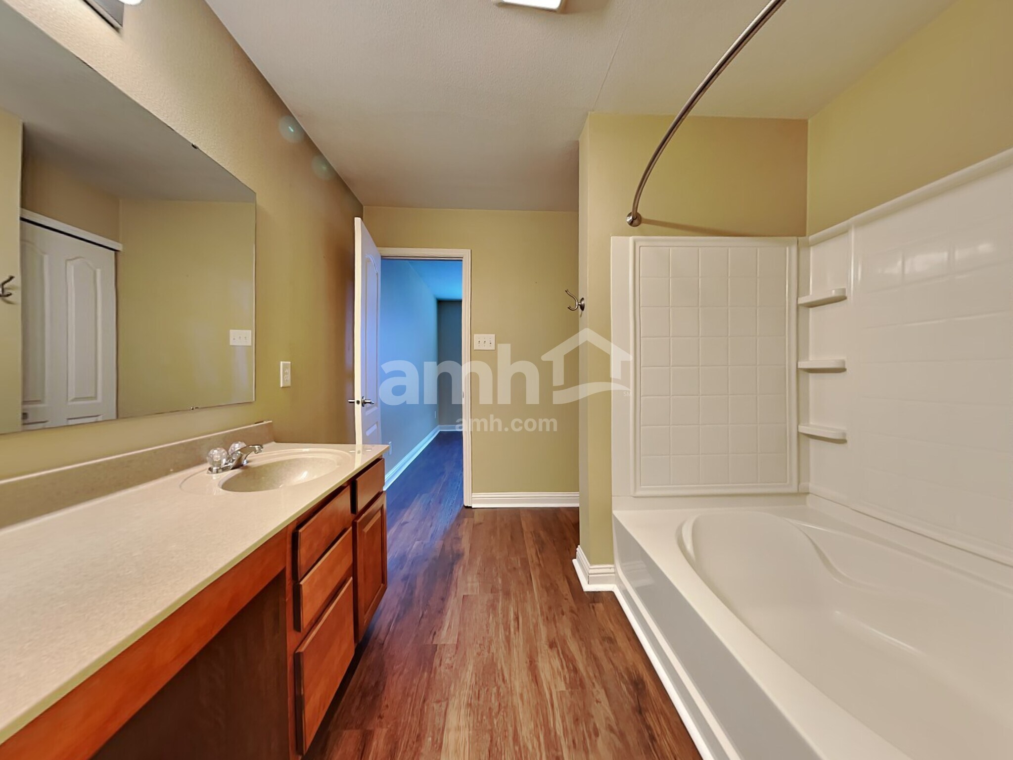 Building Photo - 853 Colonial Way