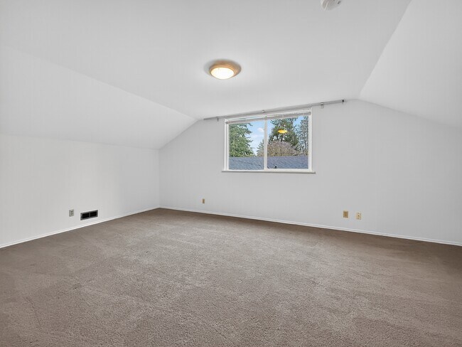 Building Photo - 16711 NE 18th St