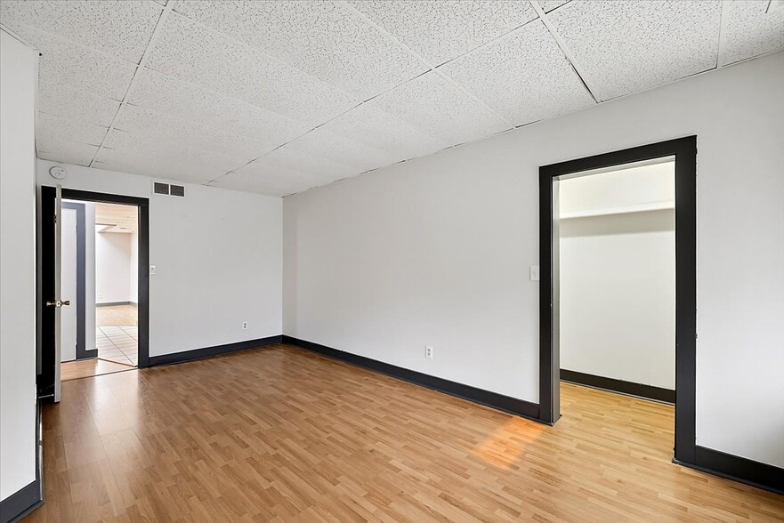 Building Photo - 113 S Saginaw St