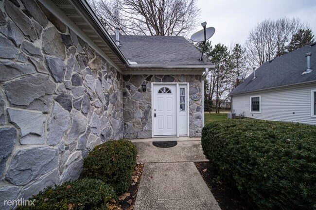 Building Photo - 6683 Courtyard Dr