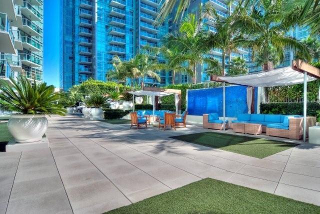 Building Photo - 13700 Marina Pointe Dr