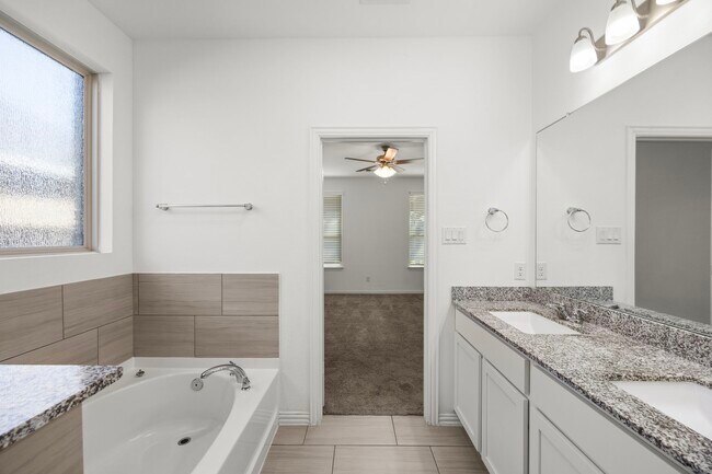 Building Photo - 31319 Horseshoe Meadow Bend Ln