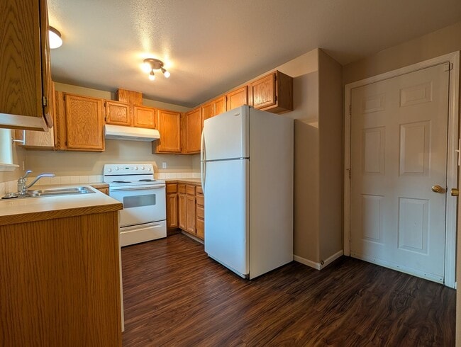 Building Photo - Nice 2bed/1.5 bath townhome- Great Springf...
