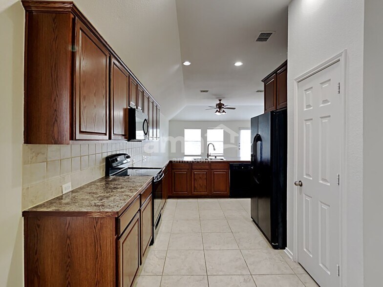 Building Photo - 448 Paddle Dr