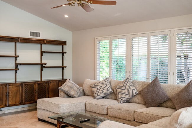 Building Photo - 1342 Skyline Dr