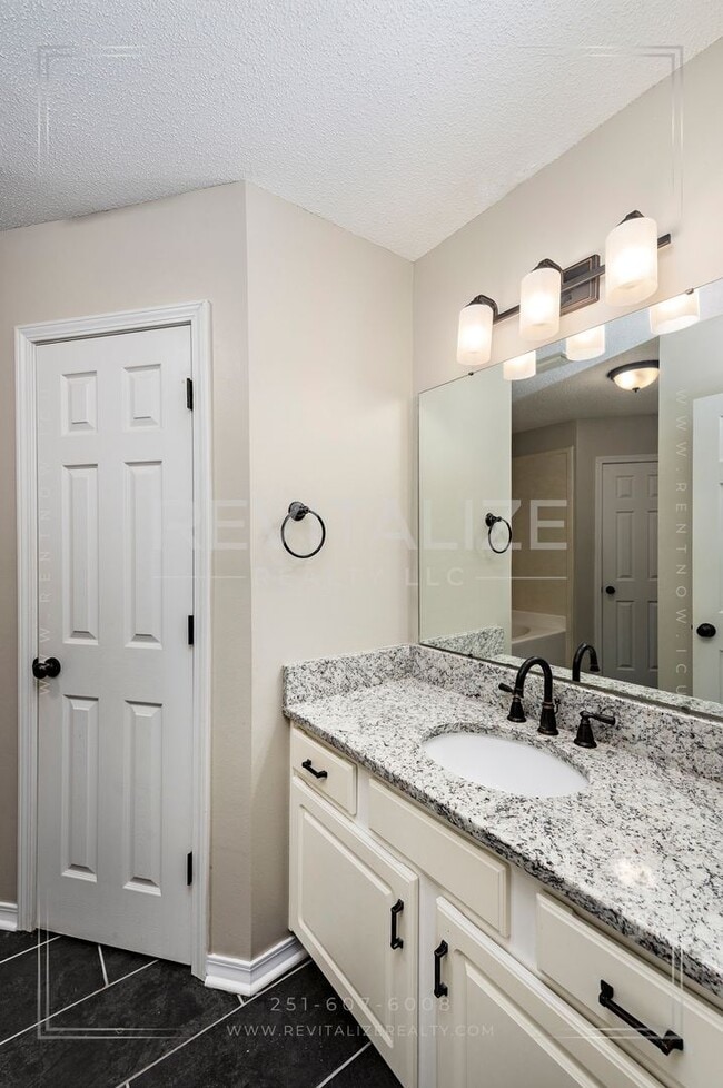 Building Photo - Gorgeous 3 Bed 2 Bath Brick Cottage on Corner Lot