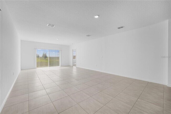 Building Photo - 4560 Ranunculus St