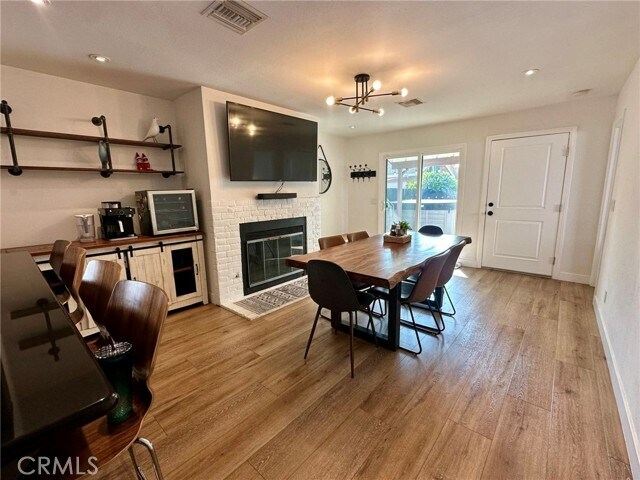 Building Photo - 206 W Mountain View Ave