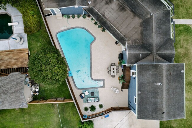 Building Photo - 134 Sinclair St