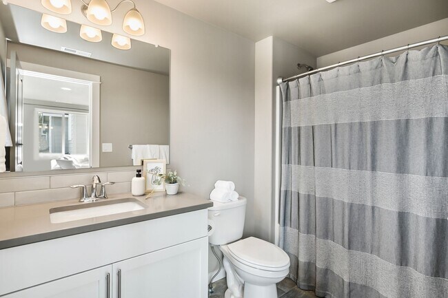 Building Photo - Spacious 4 Bedroom Gem with Private Backya...
