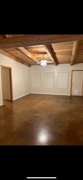 Building Photo - 2020 E Ambush St