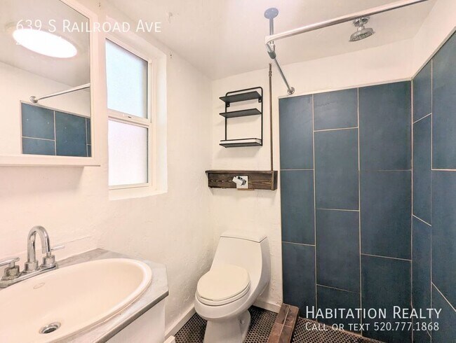 Building Photo - 639 S Railroad Ave