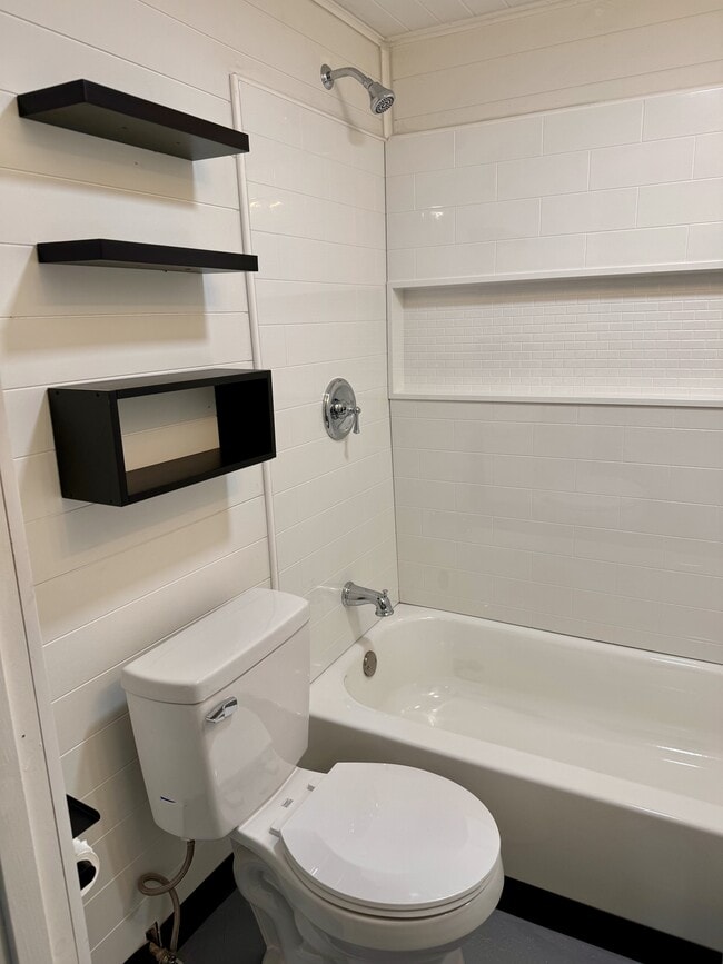 Building Photo - 720 18th Ave