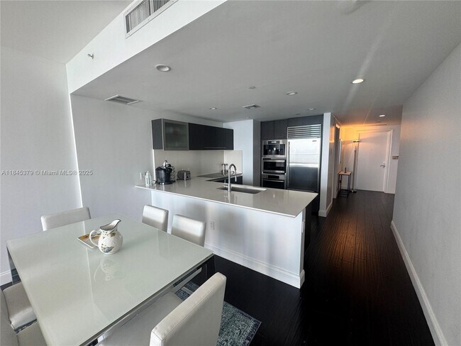 Building Photo - 17001 Collins Ave