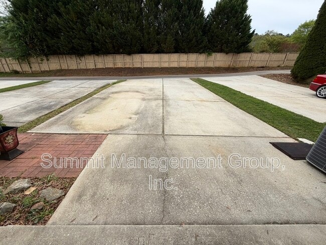 Building Photo - 180 Orchard Dr