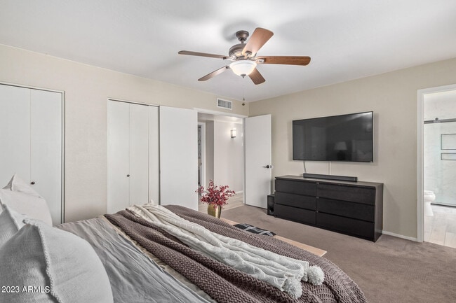 Building Photo - 5202 E Sheena Dr