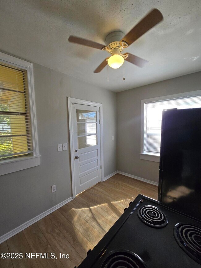 Building Photo - 1129 Melson Ave