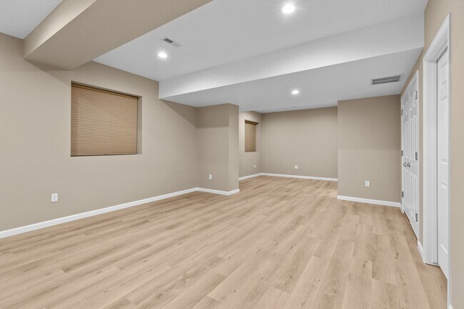 Building Photo - Beautifully Upgraded 3-Bedroom Home in Prairie Village with Finished Basement