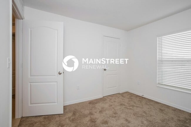 Building Photo - 4 Bedroom Pet-Friendly Home in Mascotte, FL with Main Street Renewal