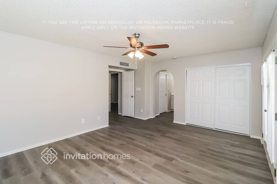 Building Photo - 6142 W Sunnyside Dr