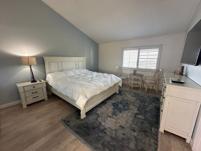 Building Photo - 3 Bedroom Townhome in Mission Valley for R...