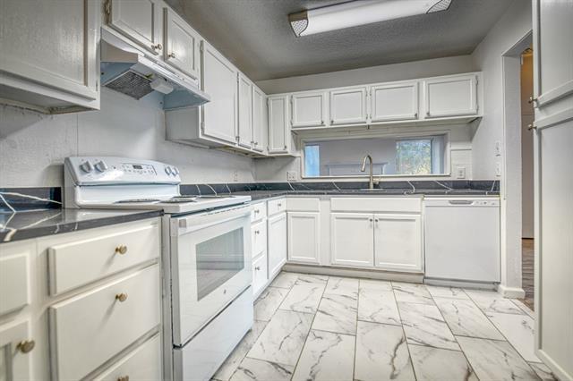 Building Photo - 807 Wind Brooke Dr