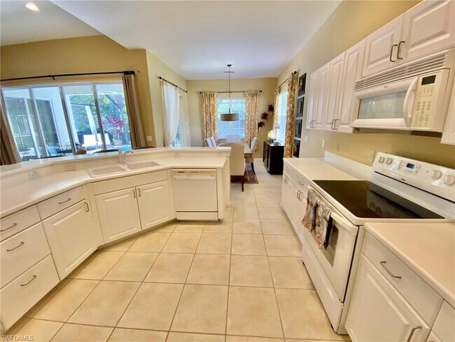 Building Photo - 15590 Vallecas Ln