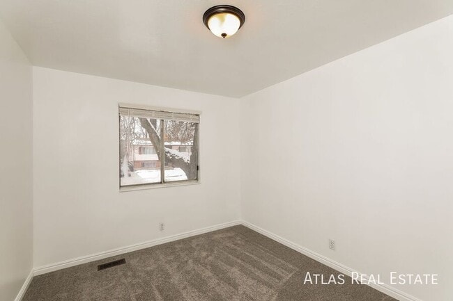 Building Photo - 785 E 650 S