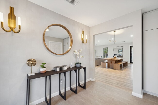 Building Photo - Holbrook