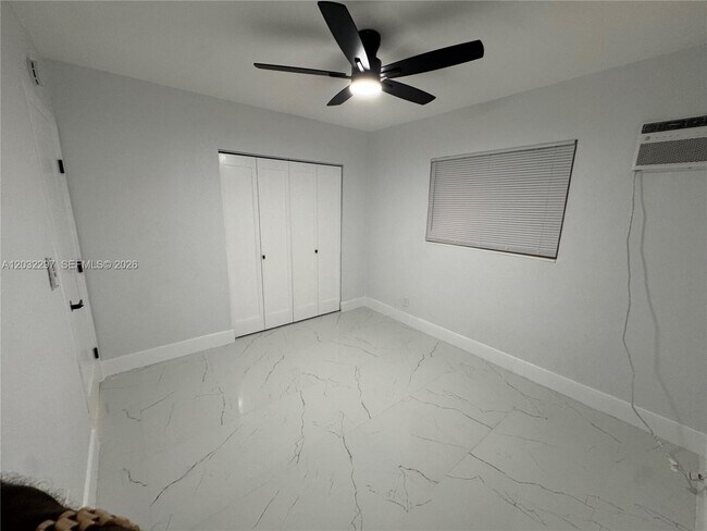 Building Photo - 1096 NE 157th Ter