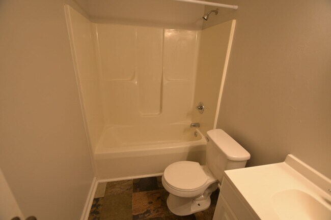 Building Photo - Cozy 3-Bedroom Near Greensboro Coliseum