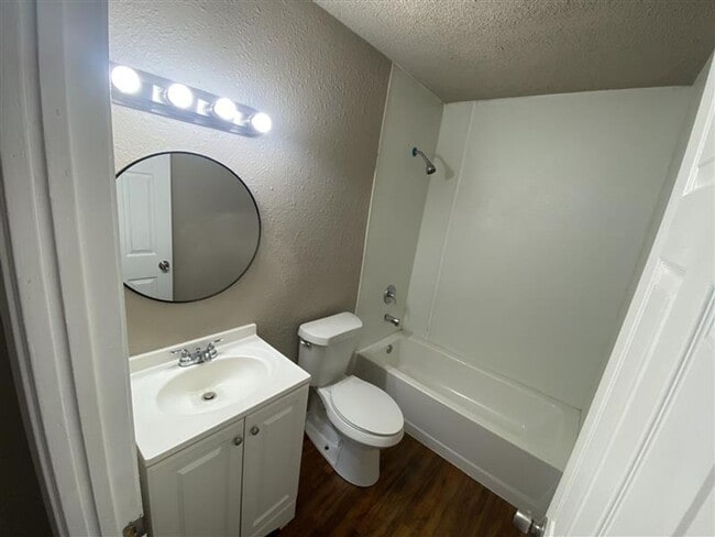 Building Photo - Very Large 2/2.5 Townhome with covered par...