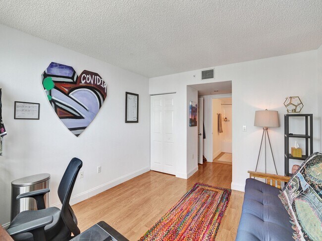 Building Photo - 1155 Brickell Bay Dr