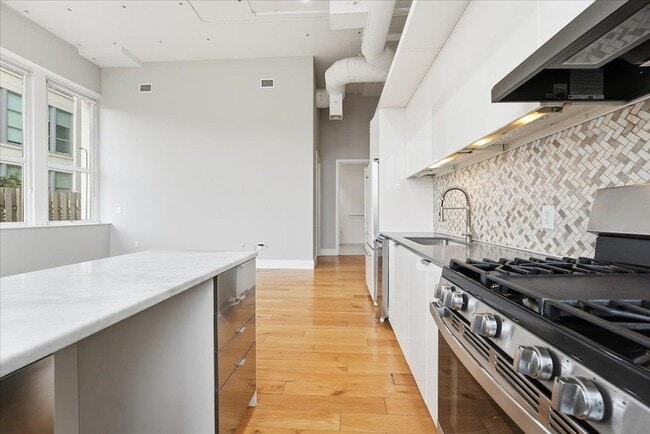 Building Photo - 50 Dey St